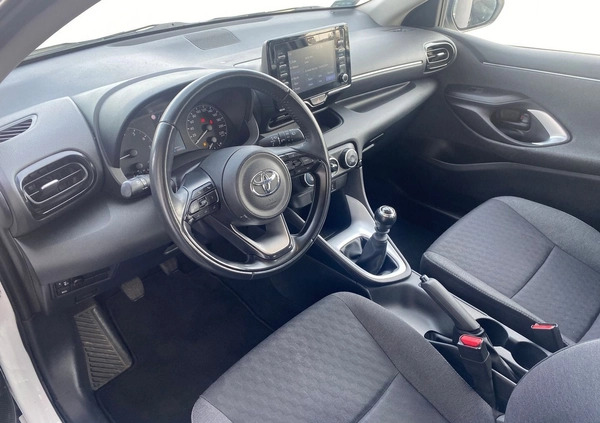 Toyota Yaris cena 68900 przebieg: 66604, rok produkcji 2022 z Raszków małe 232